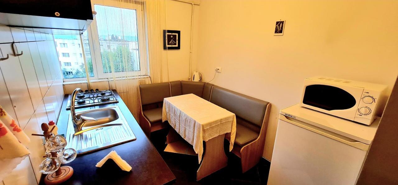 Ultracentral Apartments Bacau Bagian luar foto
