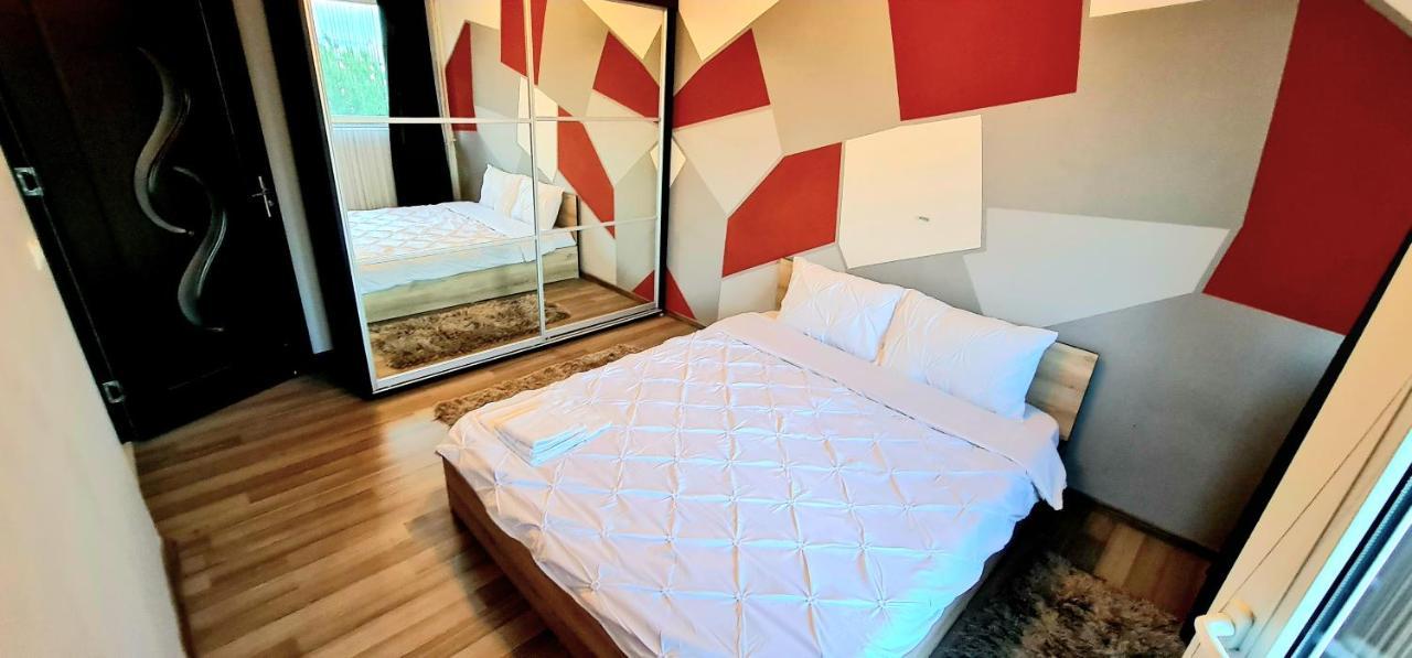 Ultracentral Apartments Bacau Bagian luar foto